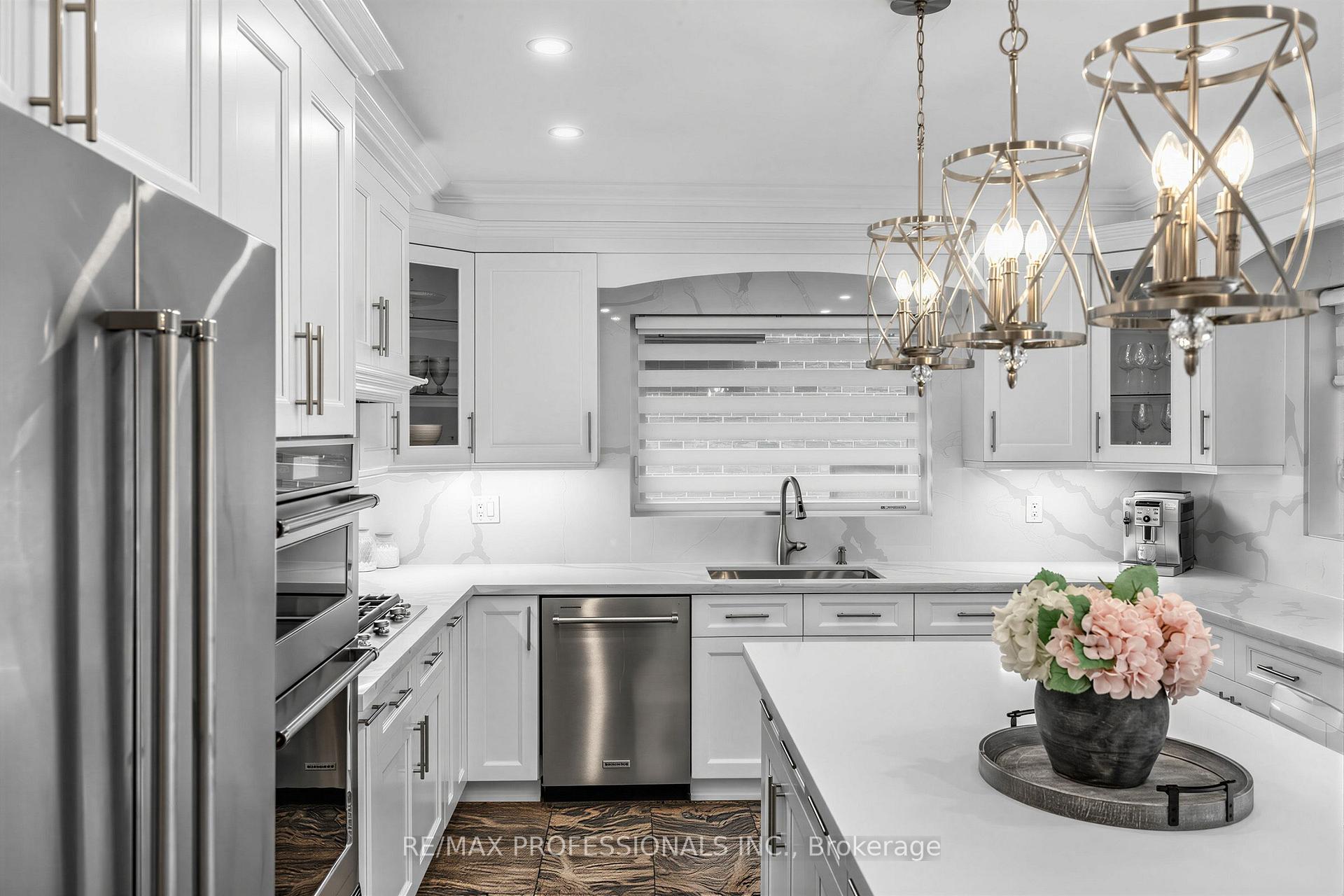 Photo 18 of 182 Gracefield Avenue, North York, Rustic — HOMEH