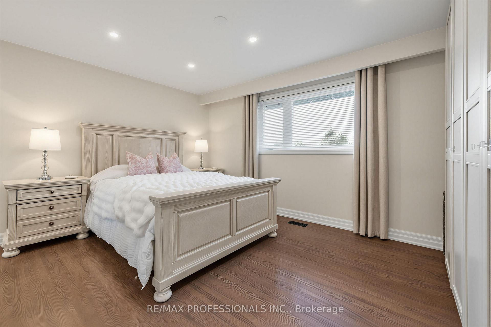 Photo 24 of 182 Gracefield Avenue, North York, Rustic — HOMEH