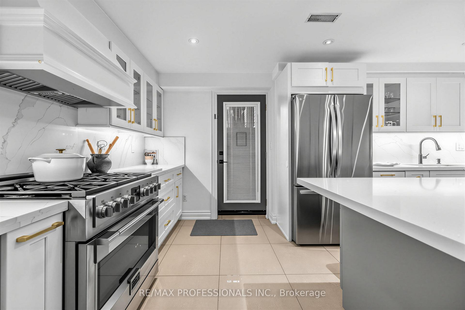 Photo 41 of 182 Gracefield Avenue, North York, Rustic — HOMEH