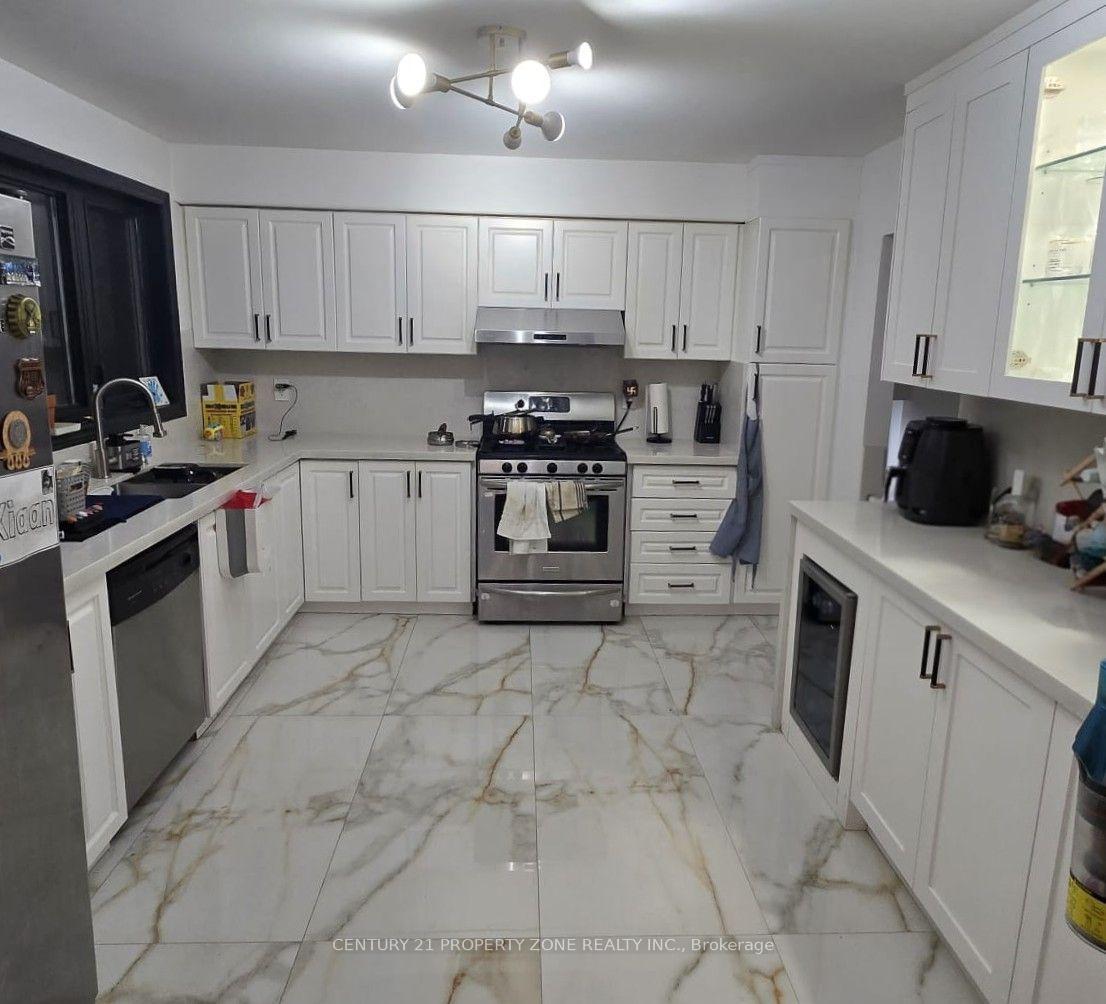 Photo 3 of 91 Avondale Boulevard, Brampton, Avondale — HOMEH