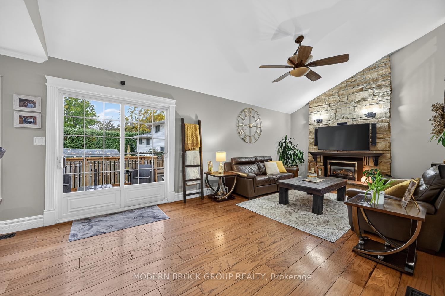 Photo 9 of 23 Cambridge Crescent, Brockville, Brockville — HOMEH