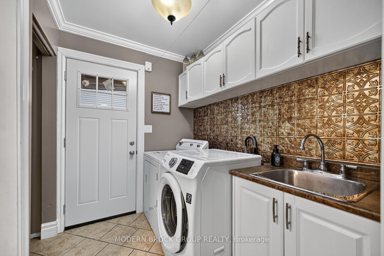 Photo 22 of 23 Cambridge Crescent, Brockville, Brockville — HOMEH