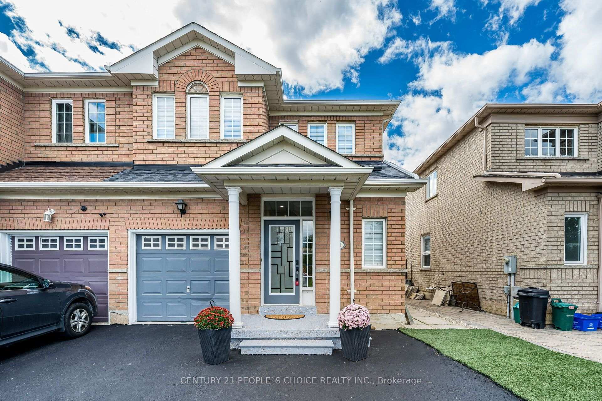 Photo 2 of 211 Wildberry Crescent, Vaughan, Vellore Village — HOMEH