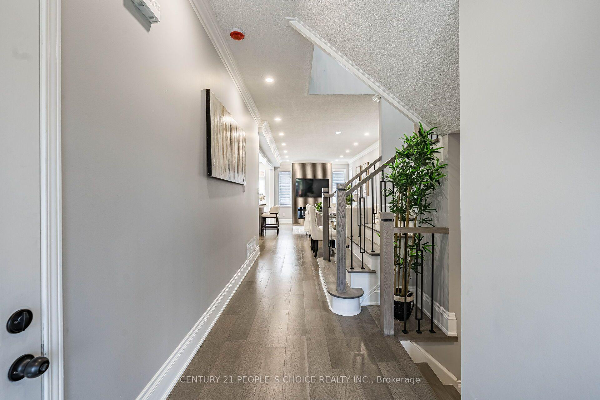 Photo 5 of 211 Wildberry Crescent, Vaughan, Vellore Village — HOMEH