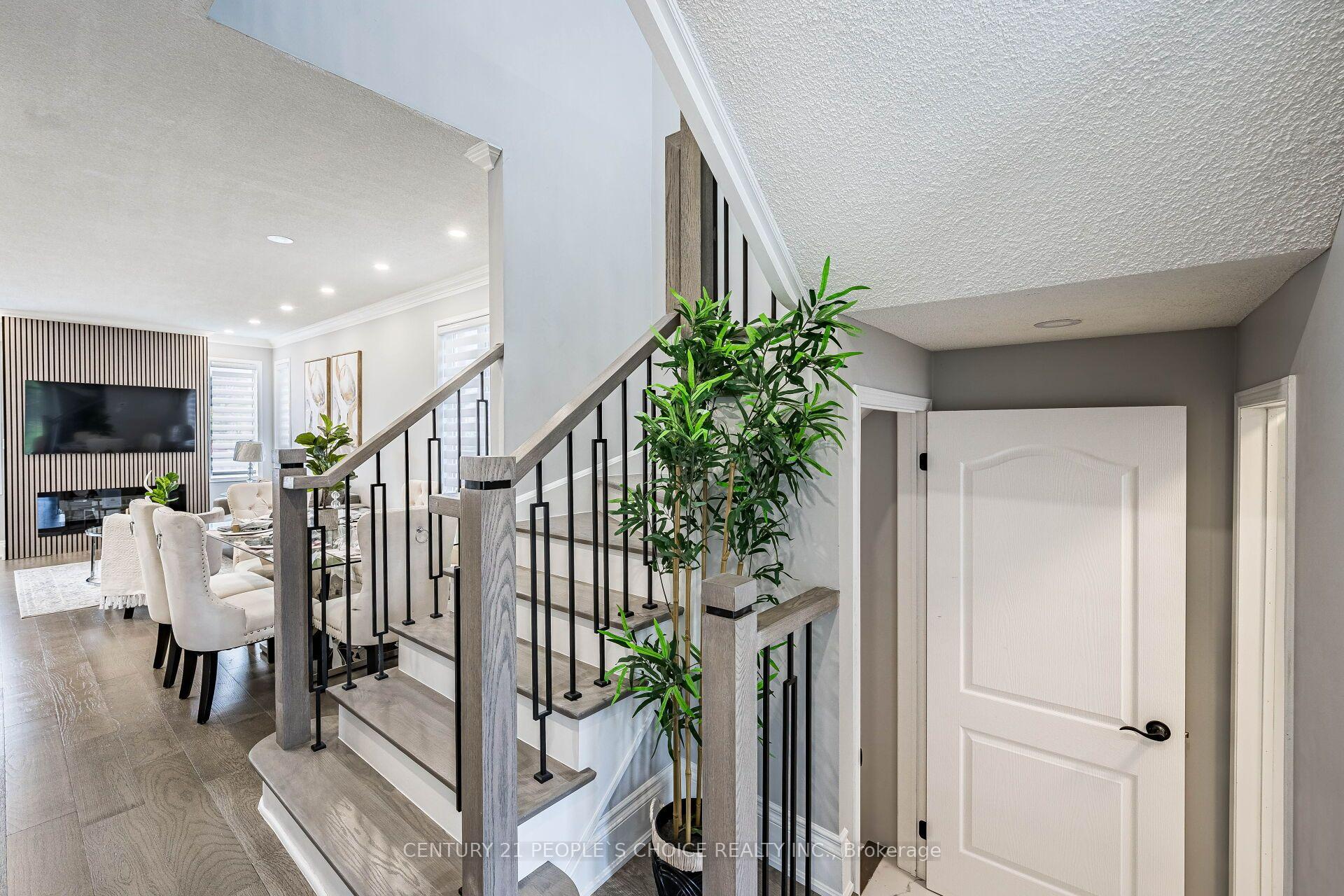 Photo 20 of 211 Wildberry Crescent, Vaughan, Vellore Village — HOMEH