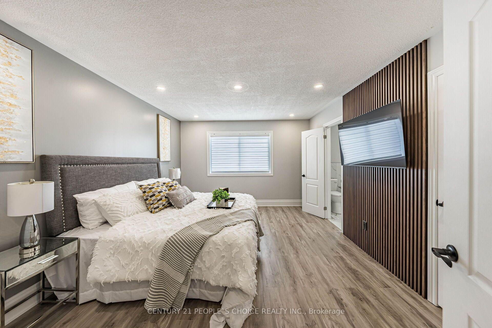 Photo 23 of 211 Wildberry Crescent, Vaughan, Vellore Village — HOMEH