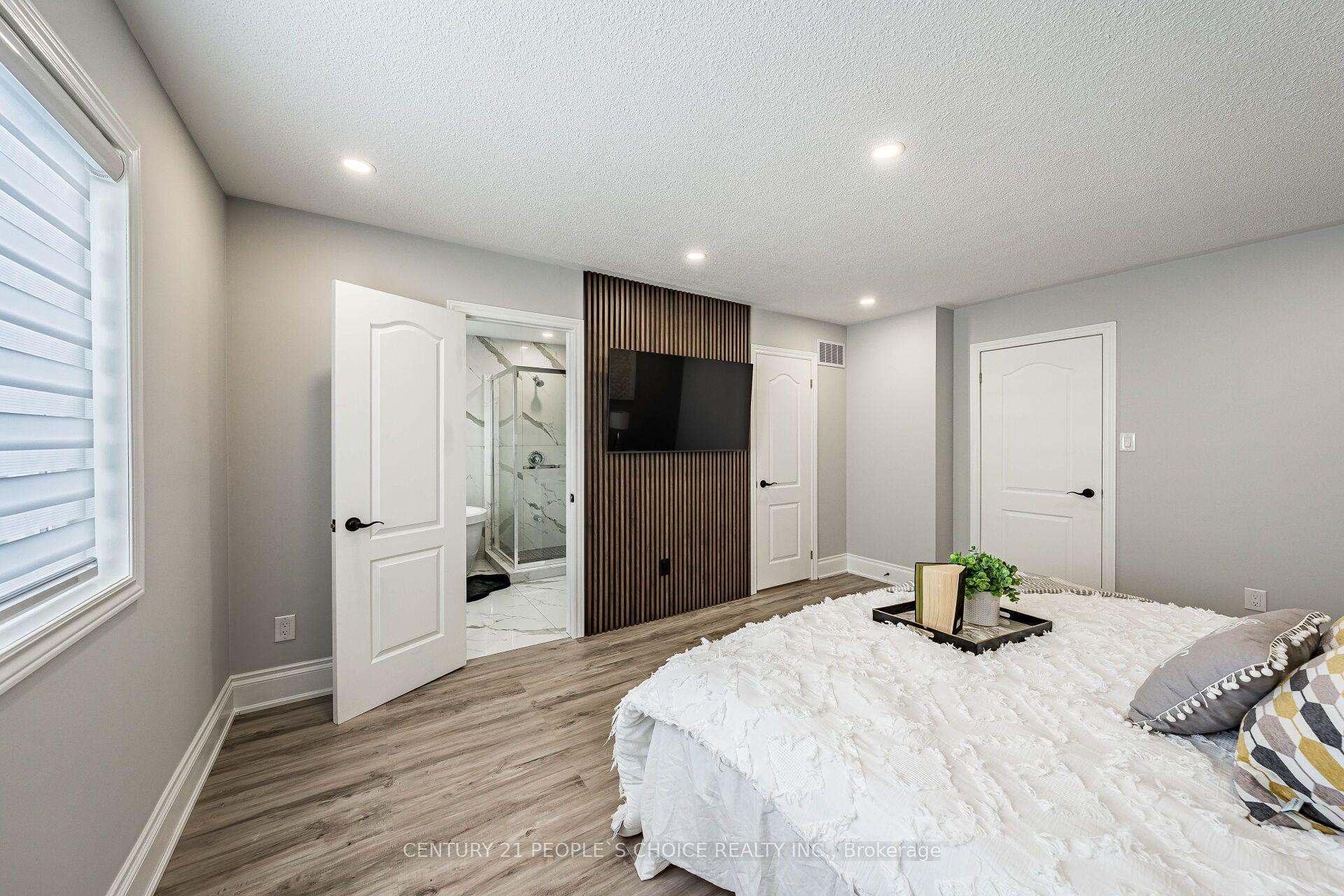 Photo 25 of 211 Wildberry Crescent, Vaughan, Vellore Village — HOMEH