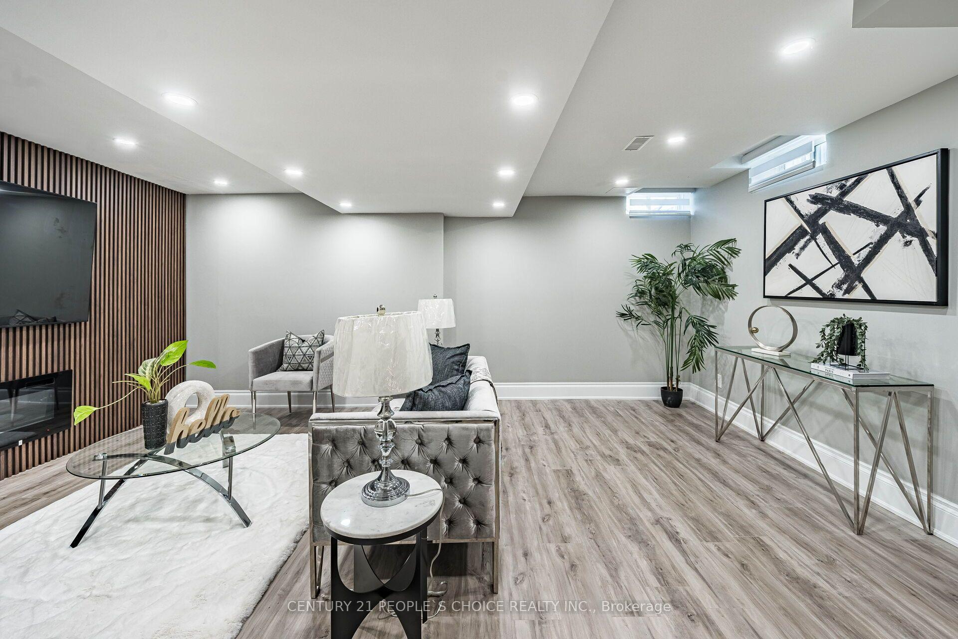 Photo 31 of 211 Wildberry Crescent, Vaughan, Vellore Village — HOMEH