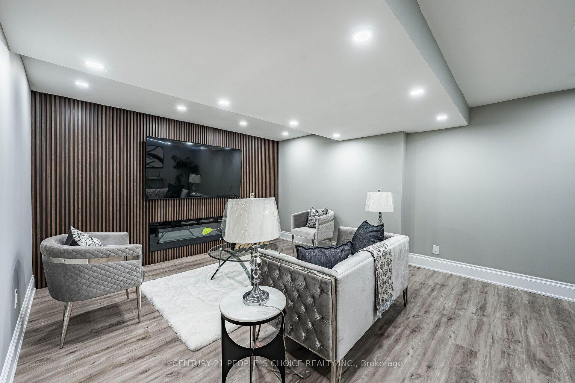 Photo 34 of 211 Wildberry Crescent, Vaughan, Vellore Village — HOMEH