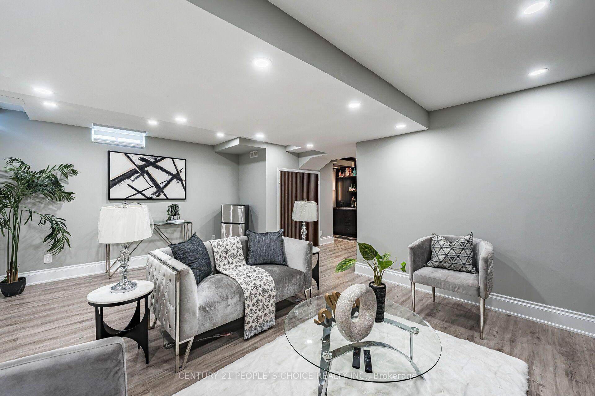 Photo 35 of 211 Wildberry Crescent, Vaughan, Vellore Village — HOMEH