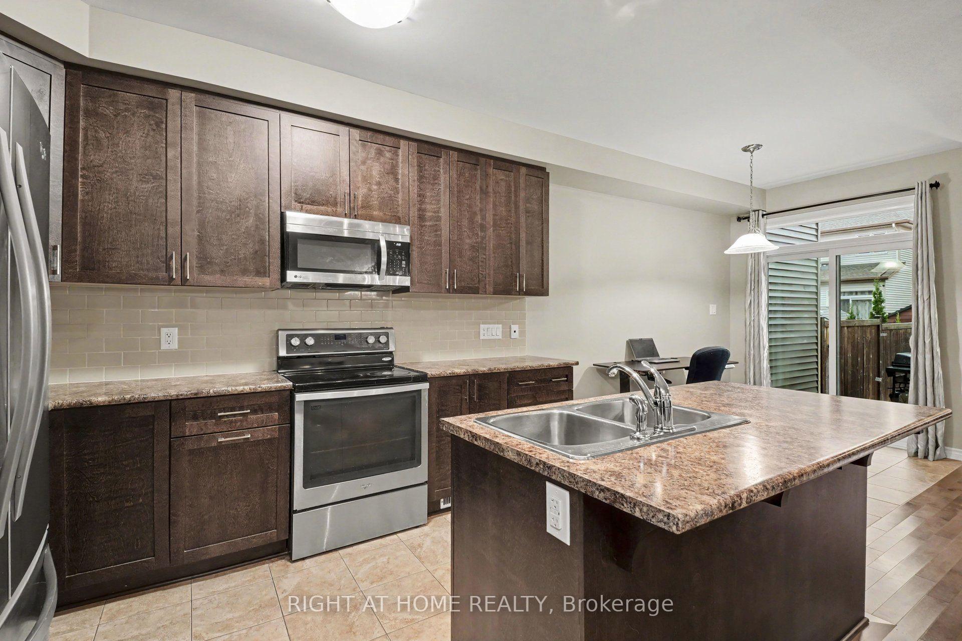 Photo 5 of 998 Bunchberry Way, Ottawa, Blossom Park/Kemp Park/Findlay Creek — HOMEH