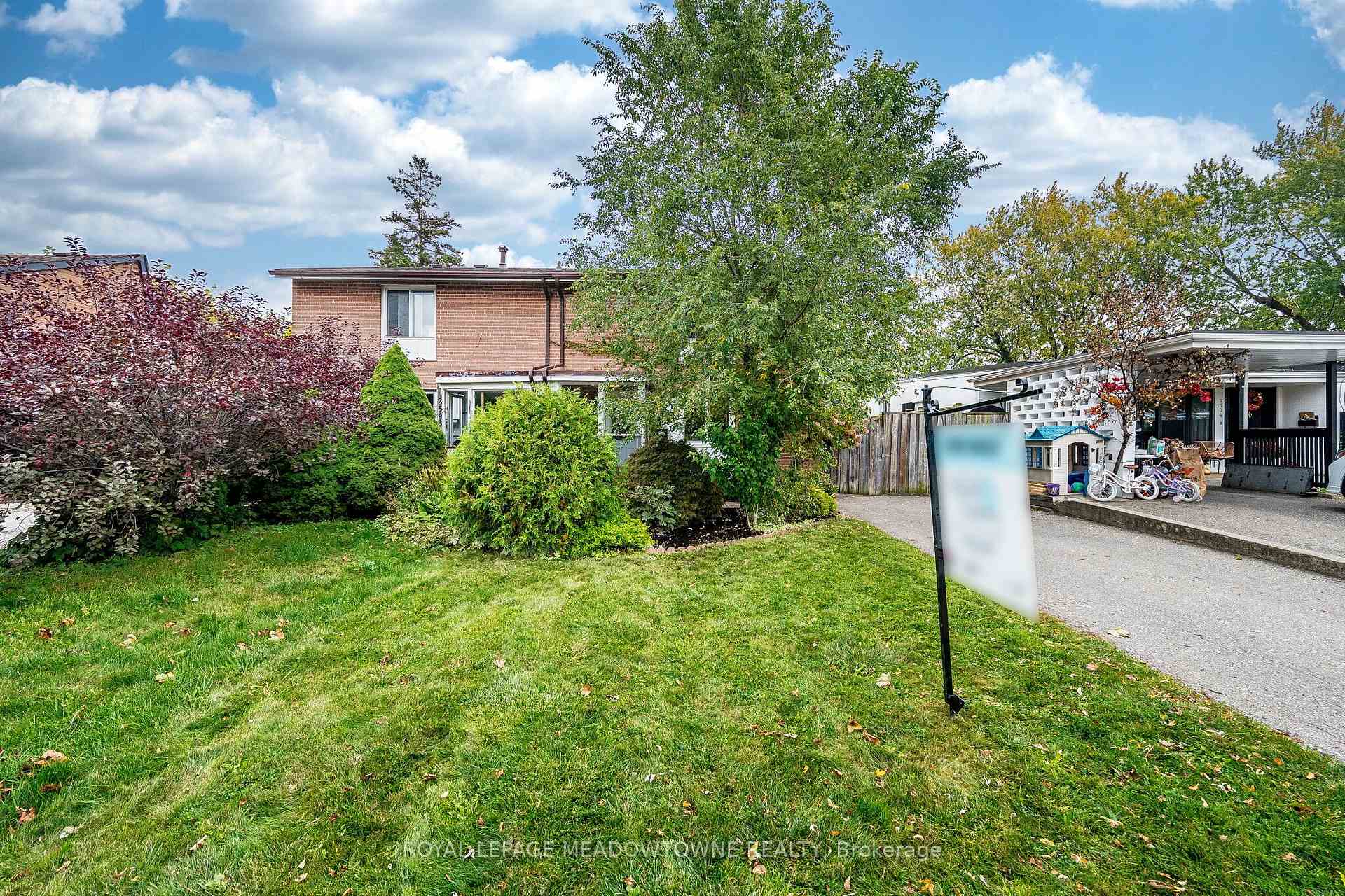 Photo 3 of 2600 Constable Road, Mississauga, Clarkson — HOMEH