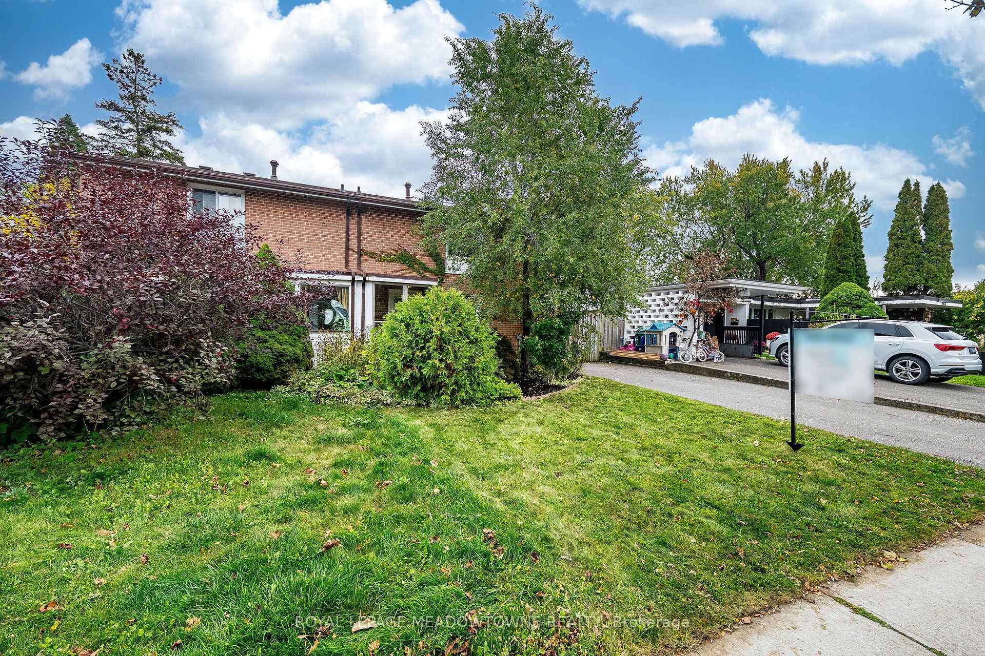 Photo 4 of 2600 Constable Road, Mississauga, Clarkson — HOMEH