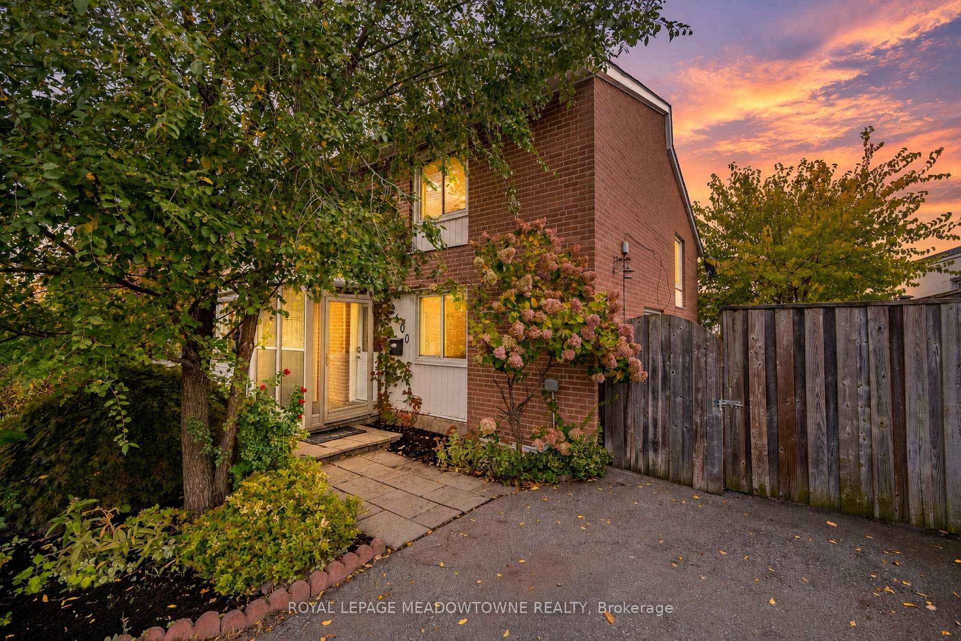 Photo 1 of 2600 Constable Road, Mississauga, Clarkson — HOMEH