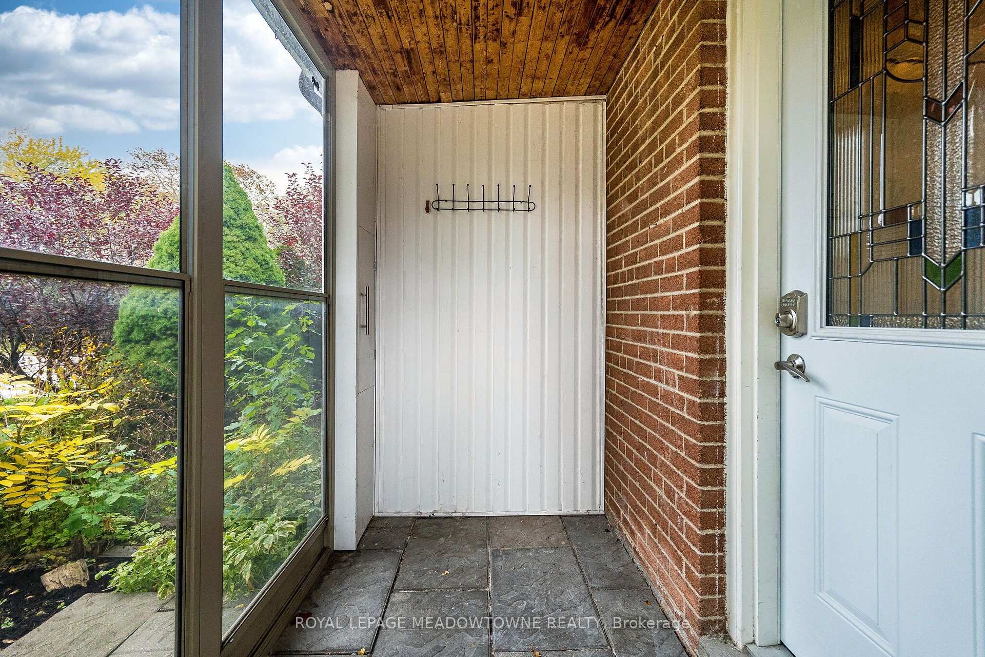 Photo 5 of 2600 Constable Road, Mississauga, Clarkson — HOMEH