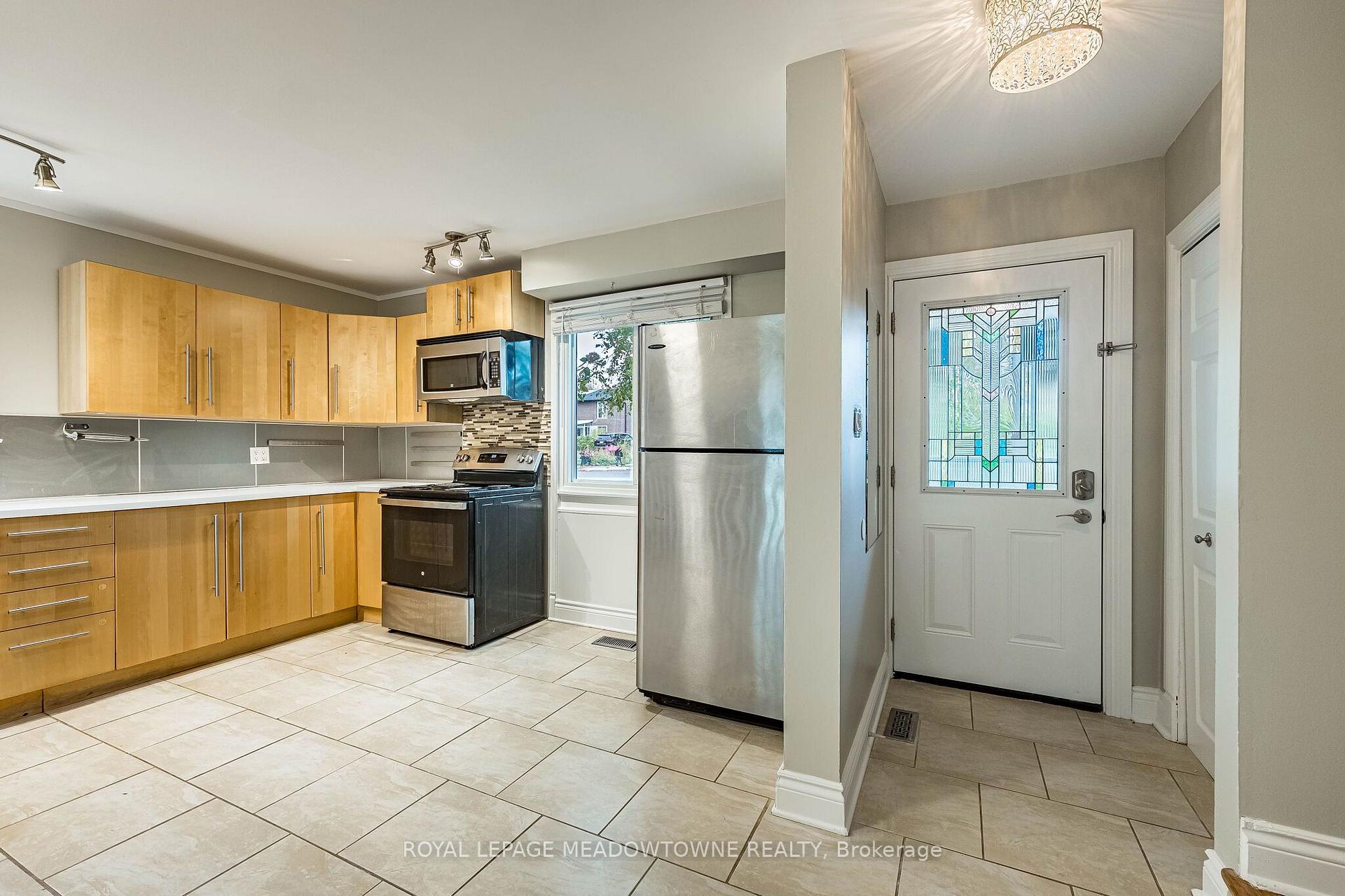 Photo 8 of 2600 Constable Road, Mississauga, Clarkson — HOMEH