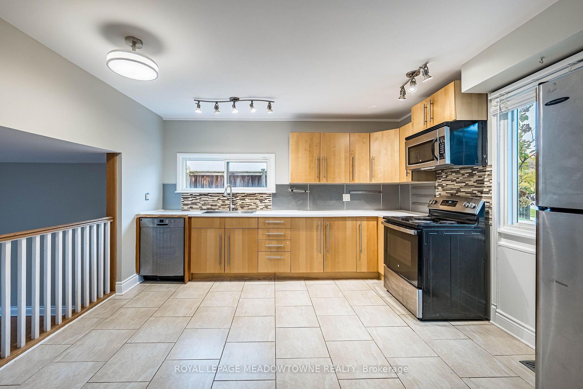 Photo 9 of 2600 Constable Road, Mississauga, Clarkson — HOMEH