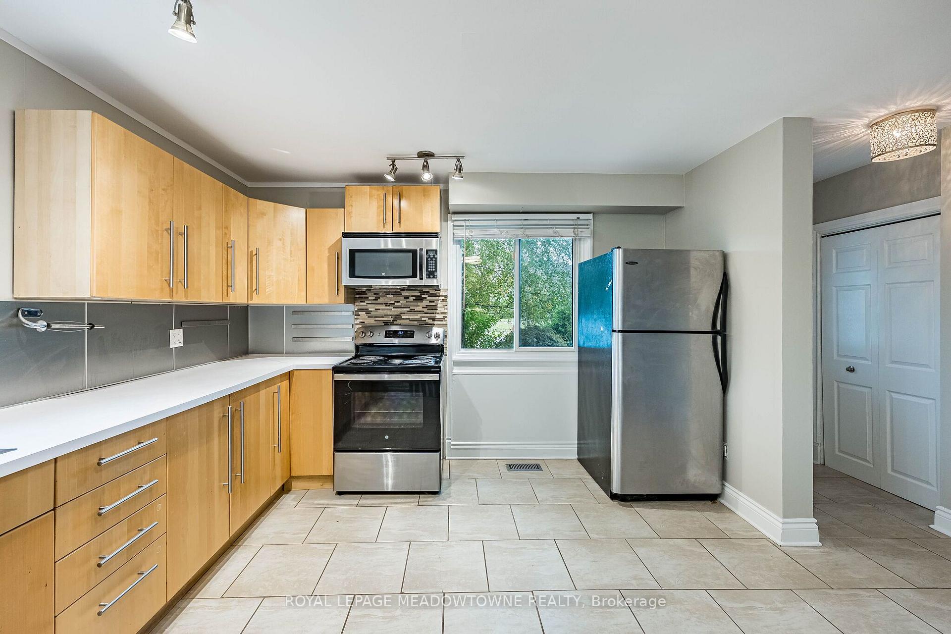 Photo 11 of 2600 Constable Road, Mississauga, Clarkson — HOMEH