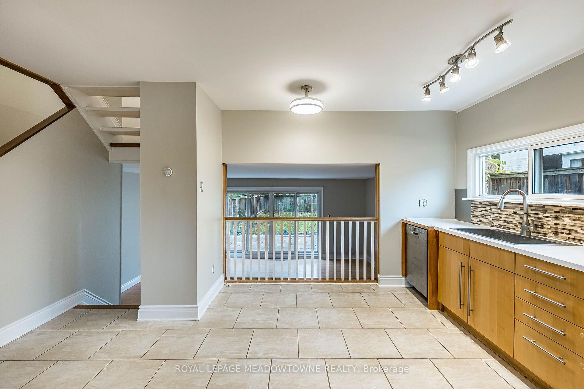 Photo 15 of 2600 Constable Road, Mississauga, Clarkson — HOMEH