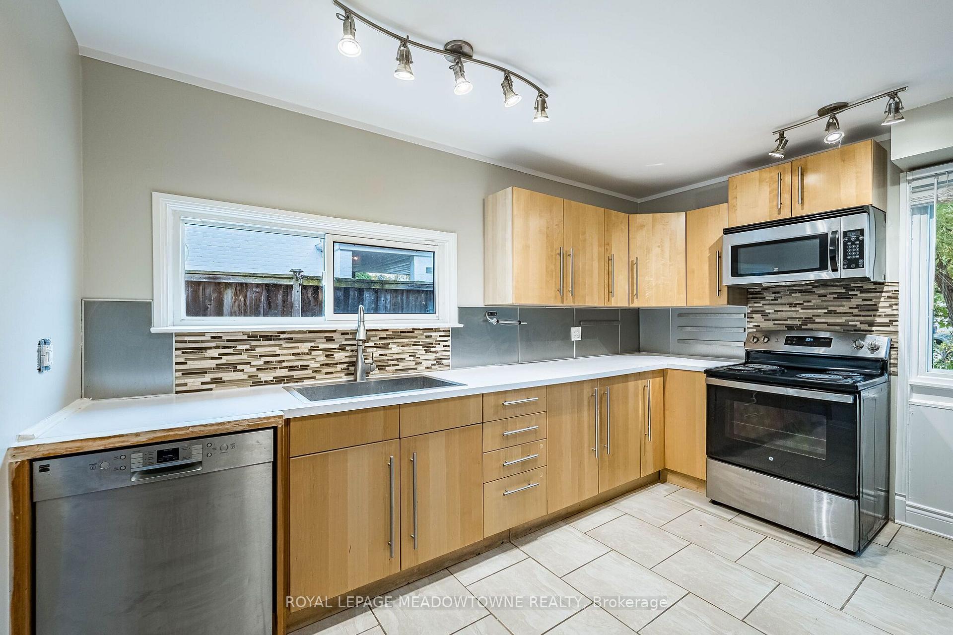 Photo 17 of 2600 Constable Road, Mississauga, Clarkson — HOMEH