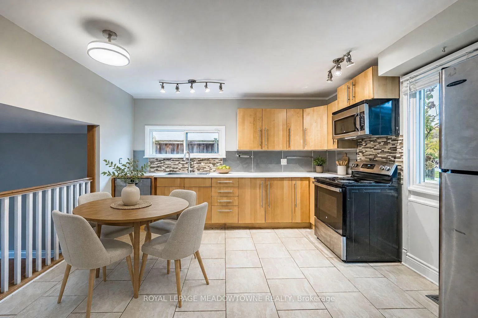 Photo 10 of 2600 Constable Road, Mississauga, Clarkson — HOMEH