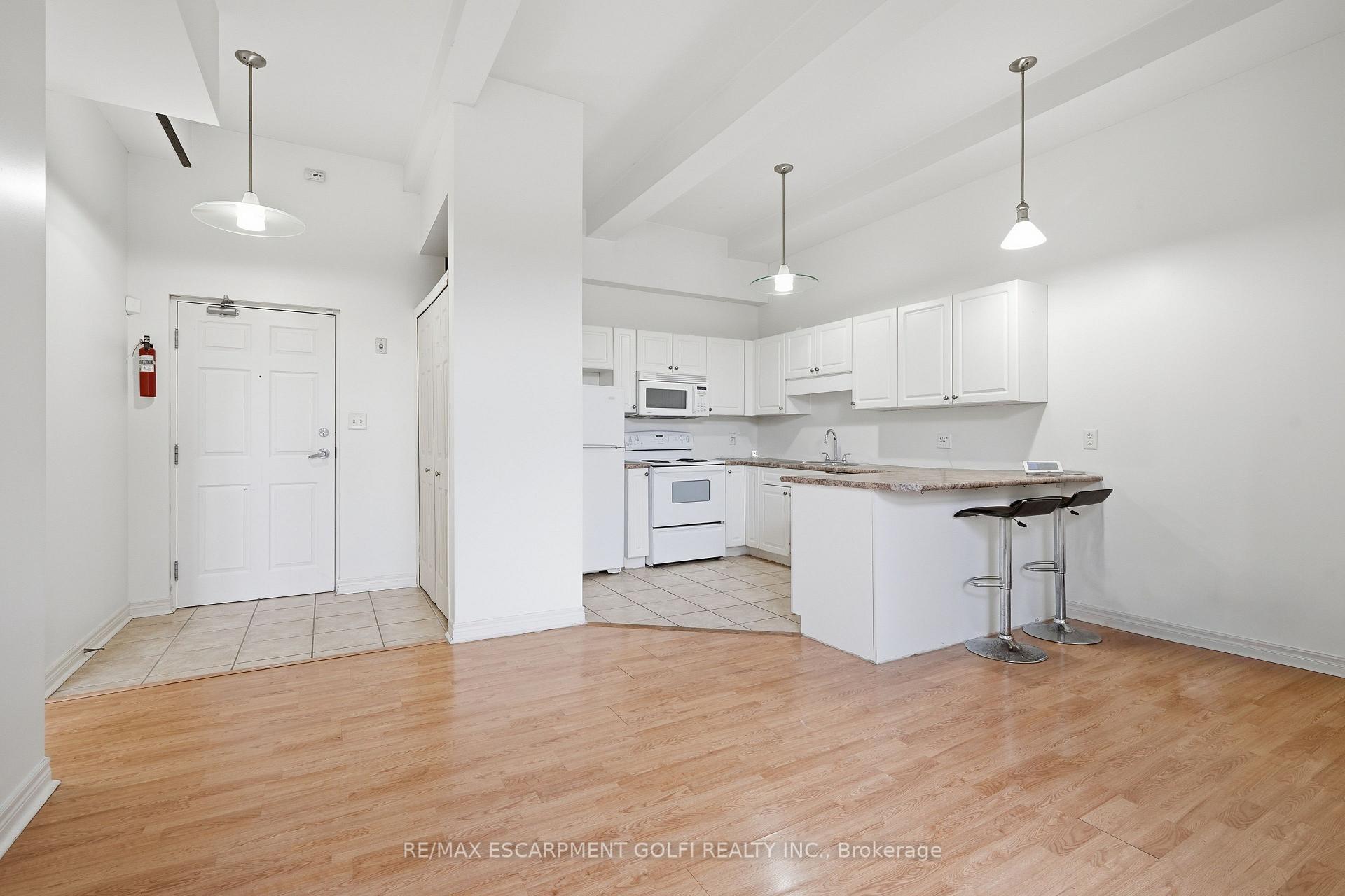Photo 2 of Unit 105, 6365 Drummond Road, Niagara Falls, Dorchester — HOMEH
