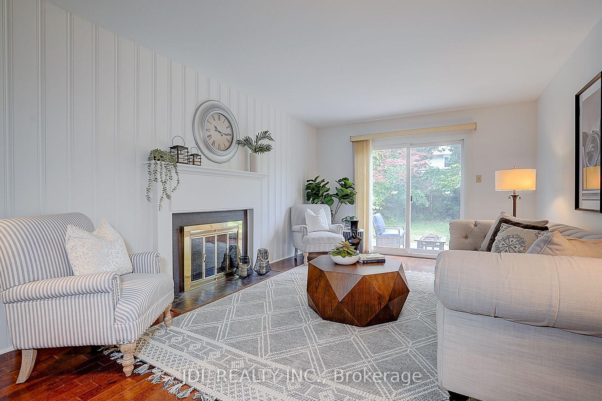 Photo 11 of 20 Mossgrove Trail, North York, St. Andrew-Windfields — HOMEH