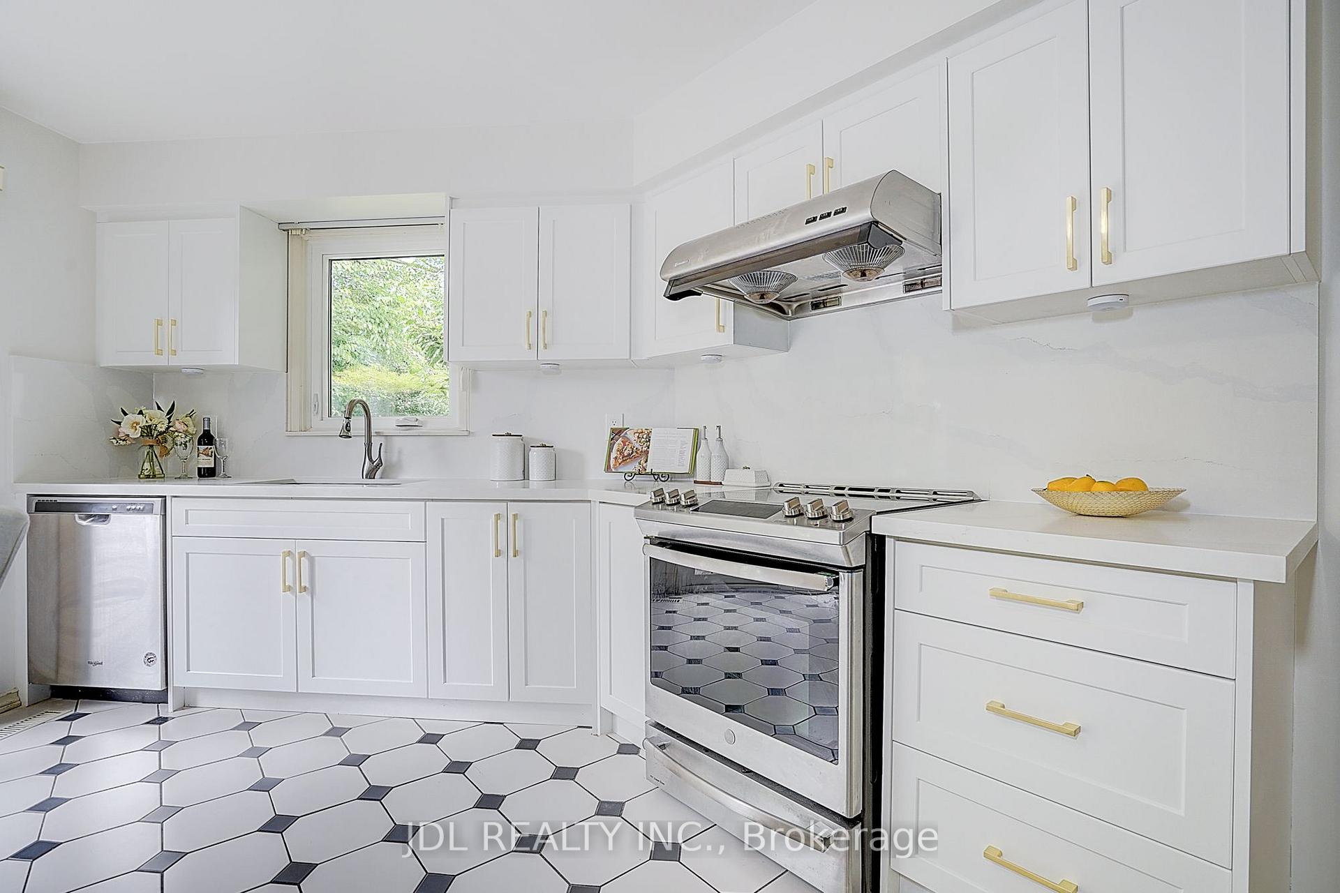 Photo 17 of 20 Mossgrove Trail, North York, St. Andrew-Windfields — HOMEH