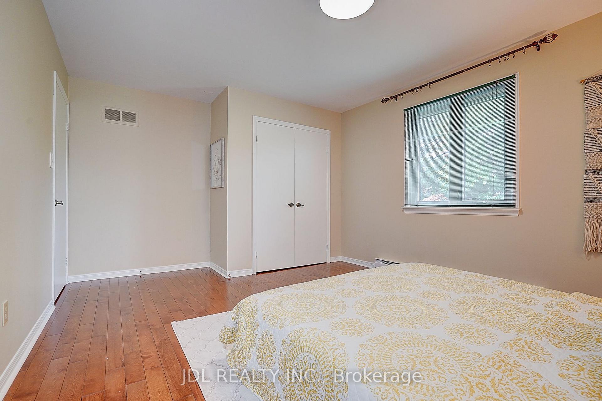 Photo 31 of 20 Mossgrove Trail, North York, St. Andrew-Windfields — HOMEH