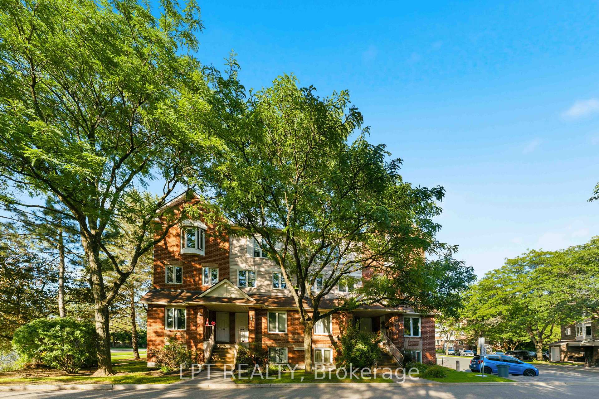 Photo of Unit B, 6722 Jeanne d'Arc Boulevard
