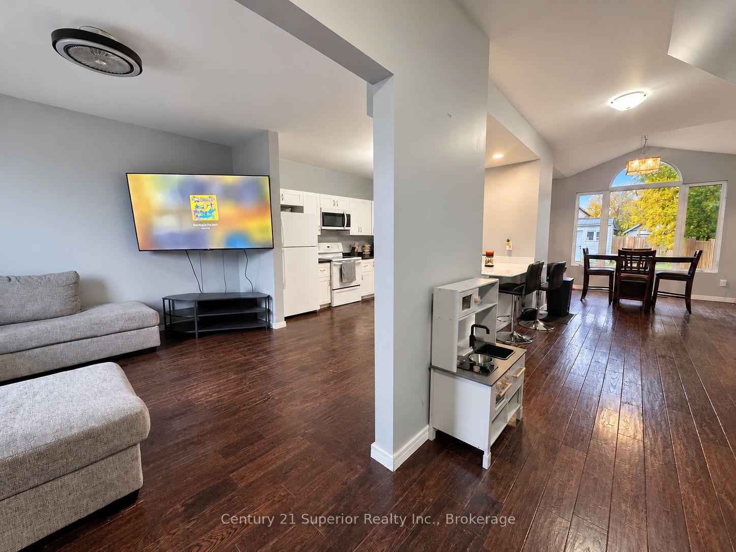 Photo 4 of 128 Bethune Street, Thunder Bay, East End — HOMEH