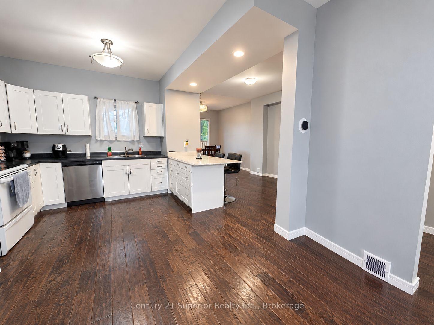 Photo 8 of 128 Bethune Street, Thunder Bay, East End — HOMEH