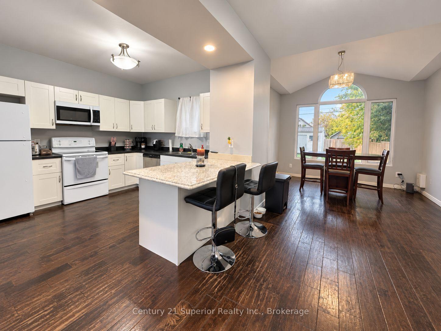 Photo 11 of 128 Bethune Street, Thunder Bay, East End — HOMEH