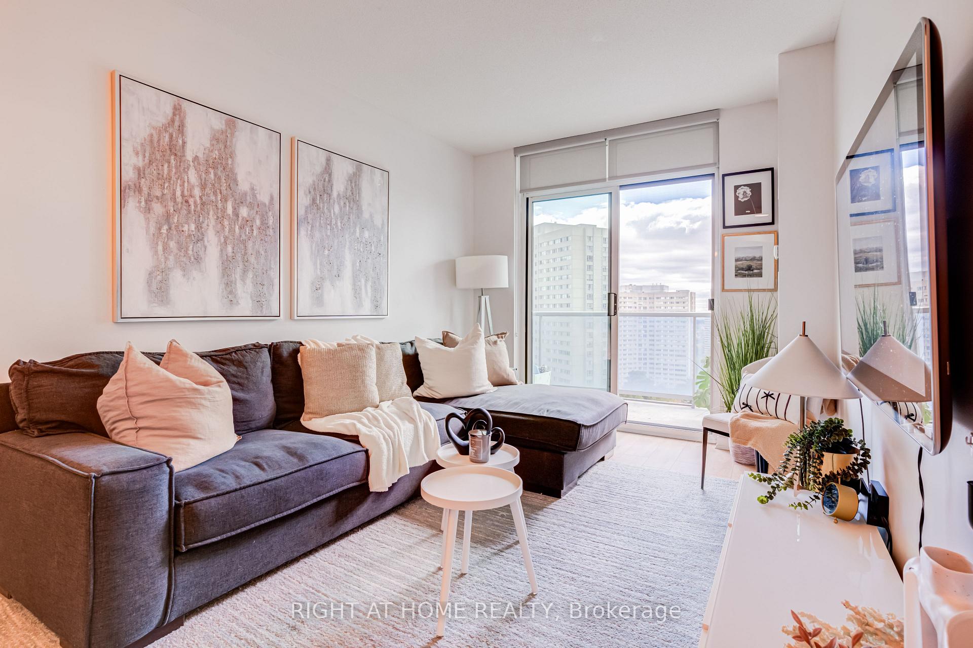 Photo of Unit 1405, 70 Absolute Avenue