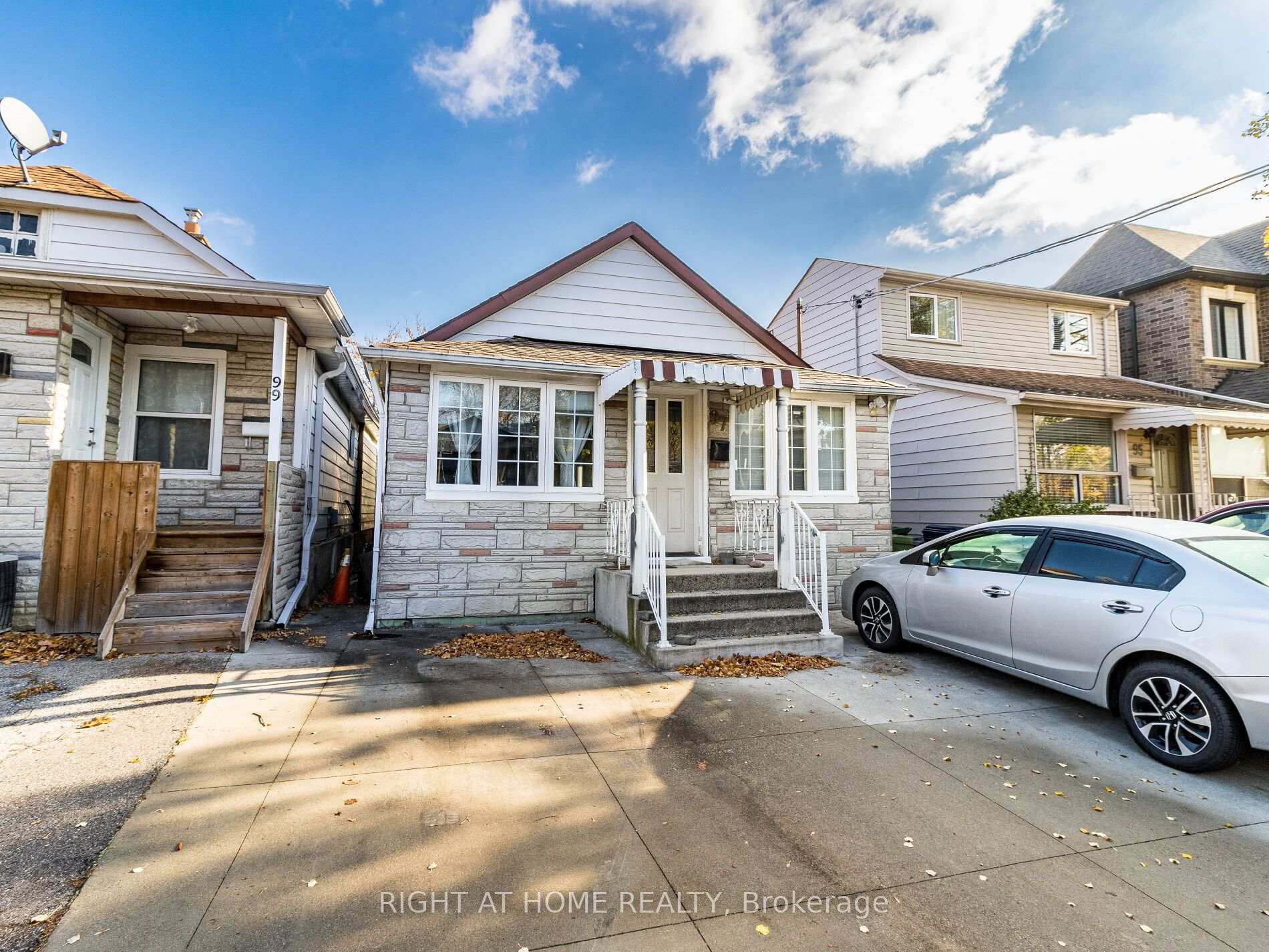Photo 2 of 97 Twenty Ninth Street, Etobicoke, Long Branch — HOMEH