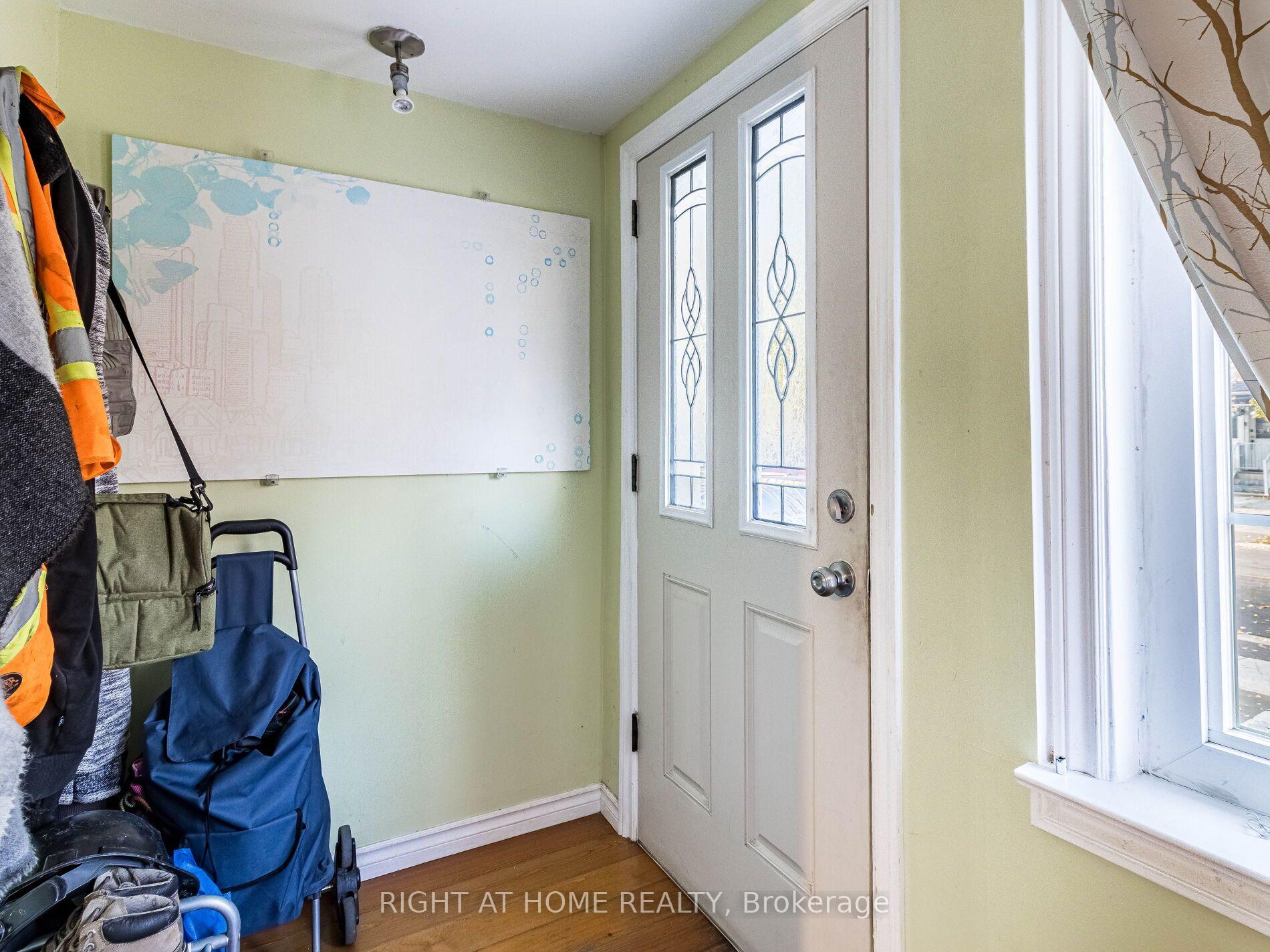 Photo 5 of 97 Twenty Ninth Street, Etobicoke, Long Branch — HOMEH