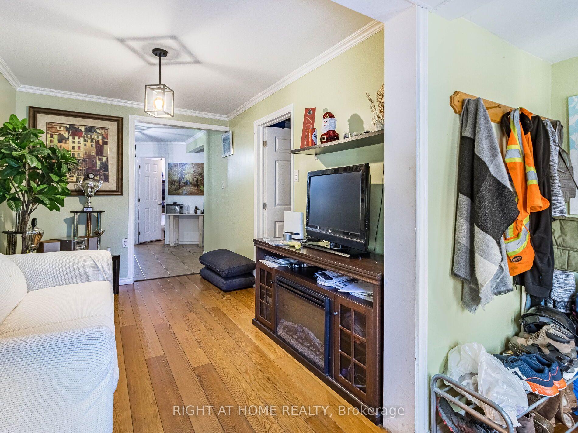 Photo 6 of 97 Twenty Ninth Street, Etobicoke, Long Branch — HOMEH