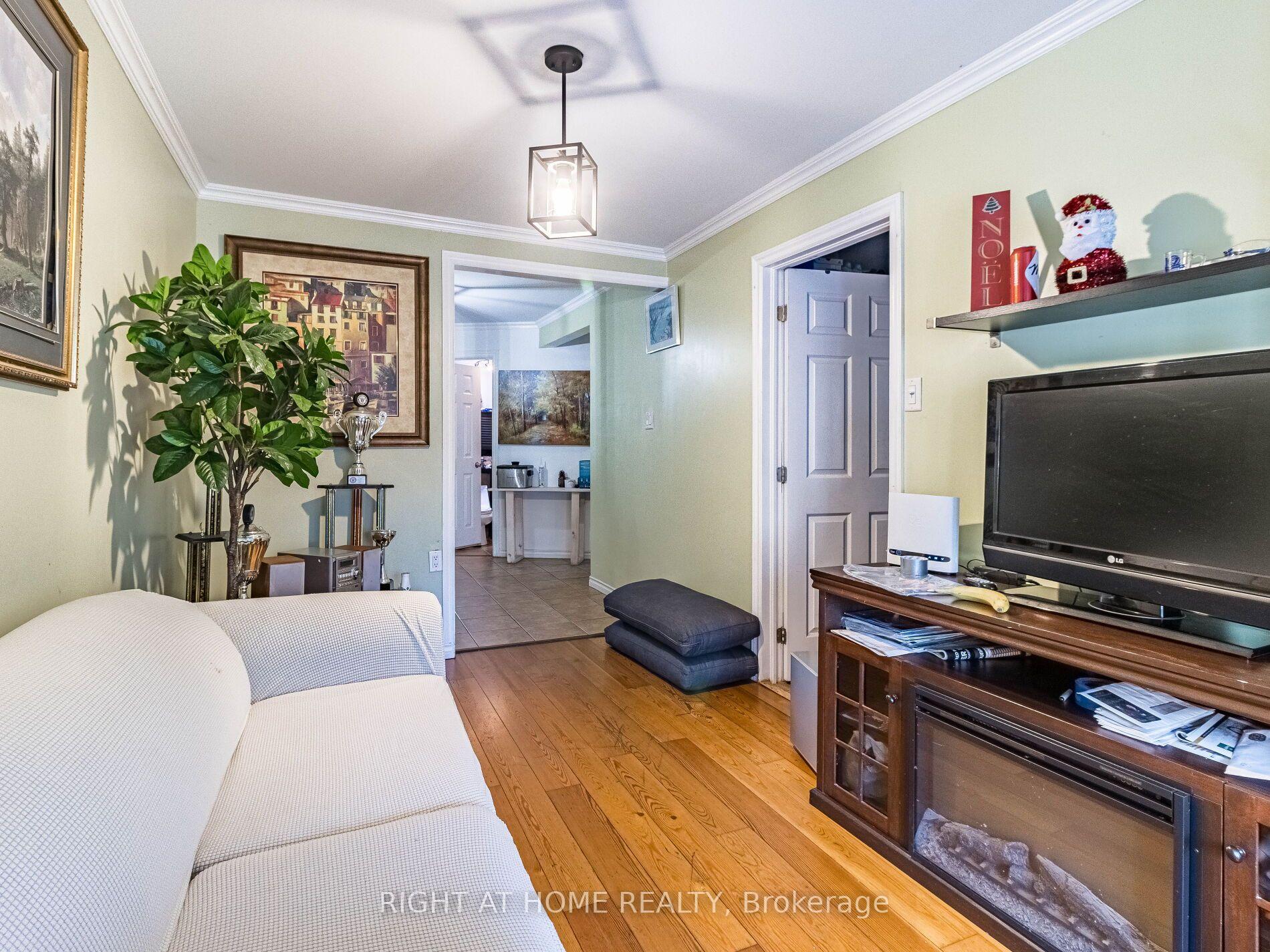 Photo 8 of 97 Twenty Ninth Street, Etobicoke, Long Branch — HOMEH