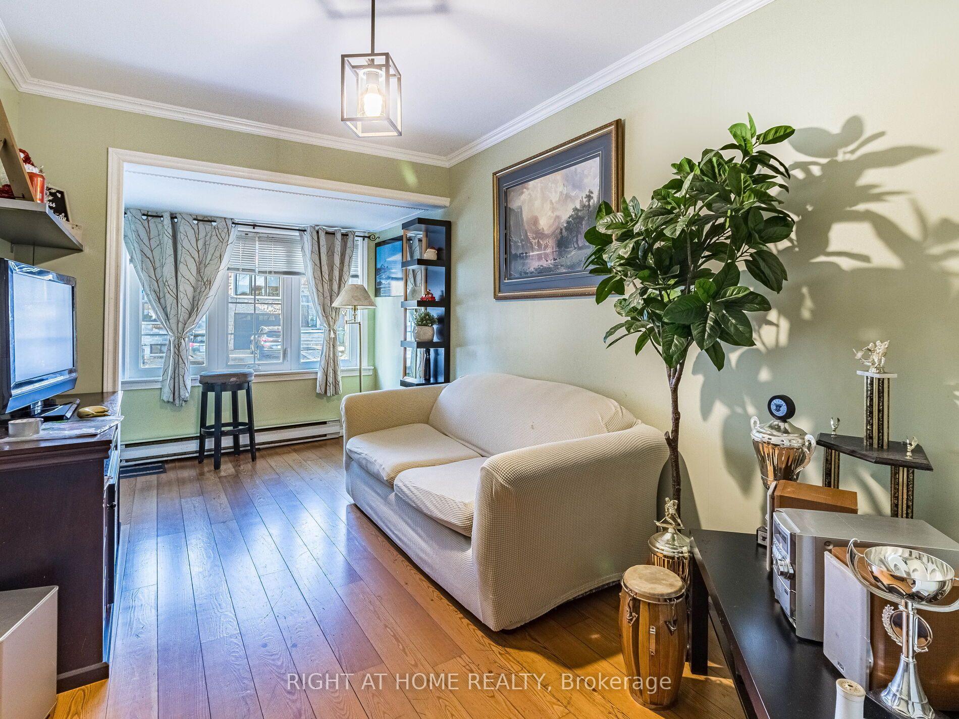 Photo 9 of 97 Twenty Ninth Street, Etobicoke, Long Branch — HOMEH