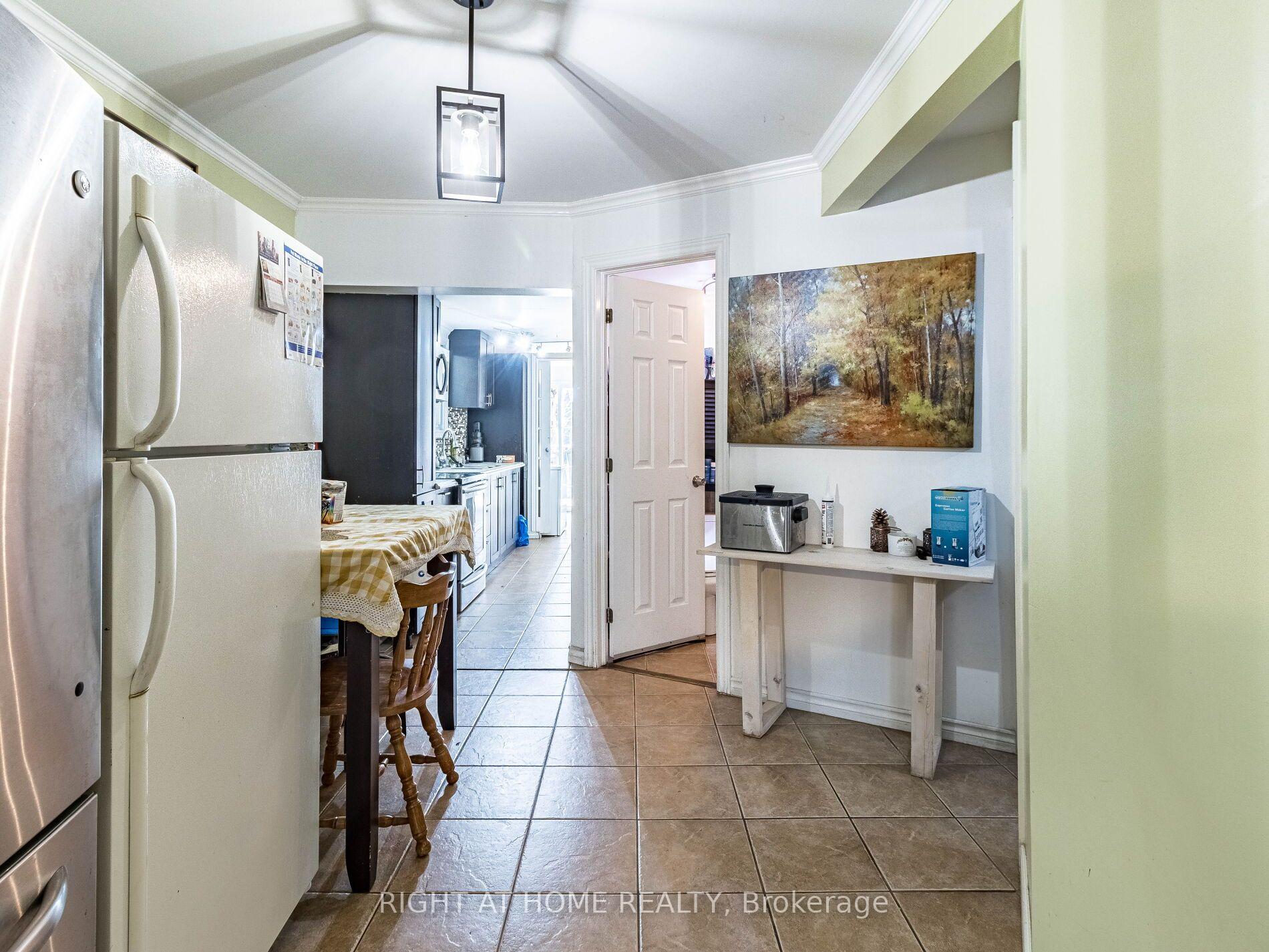 Photo 11 of 97 Twenty Ninth Street, Etobicoke, Long Branch — HOMEH