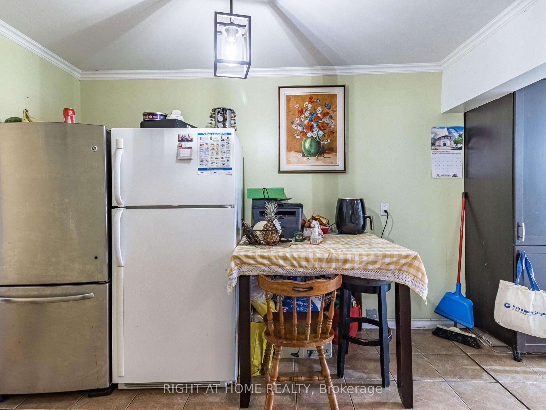 Photo 13 of 97 Twenty Ninth Street, Etobicoke, Long Branch — HOMEH
