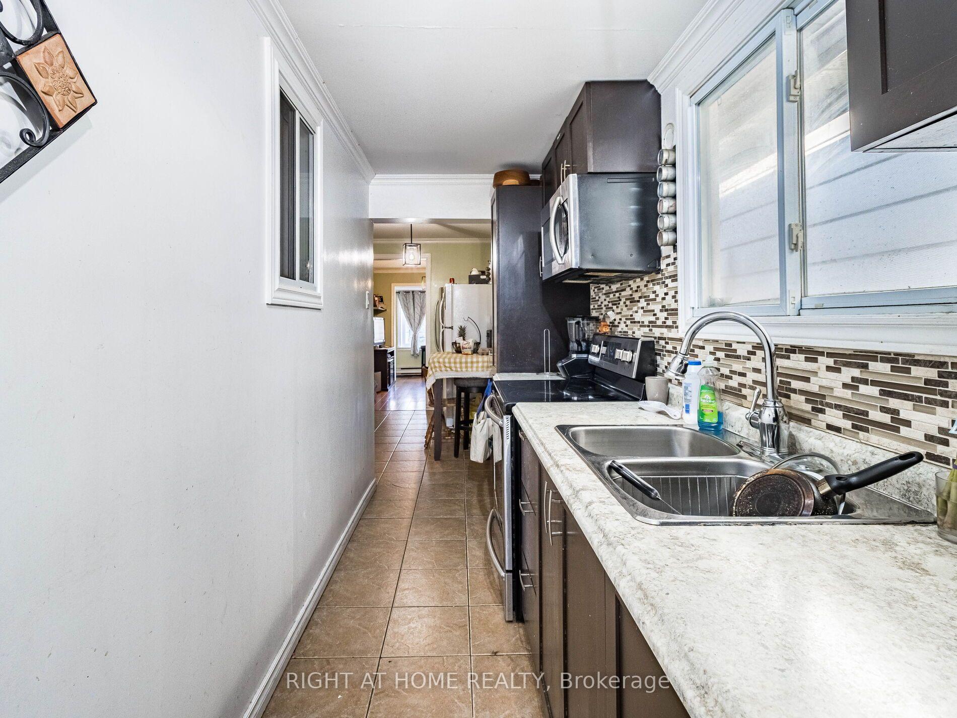 Photo 16 of 97 Twenty Ninth Street, Etobicoke, Long Branch — HOMEH