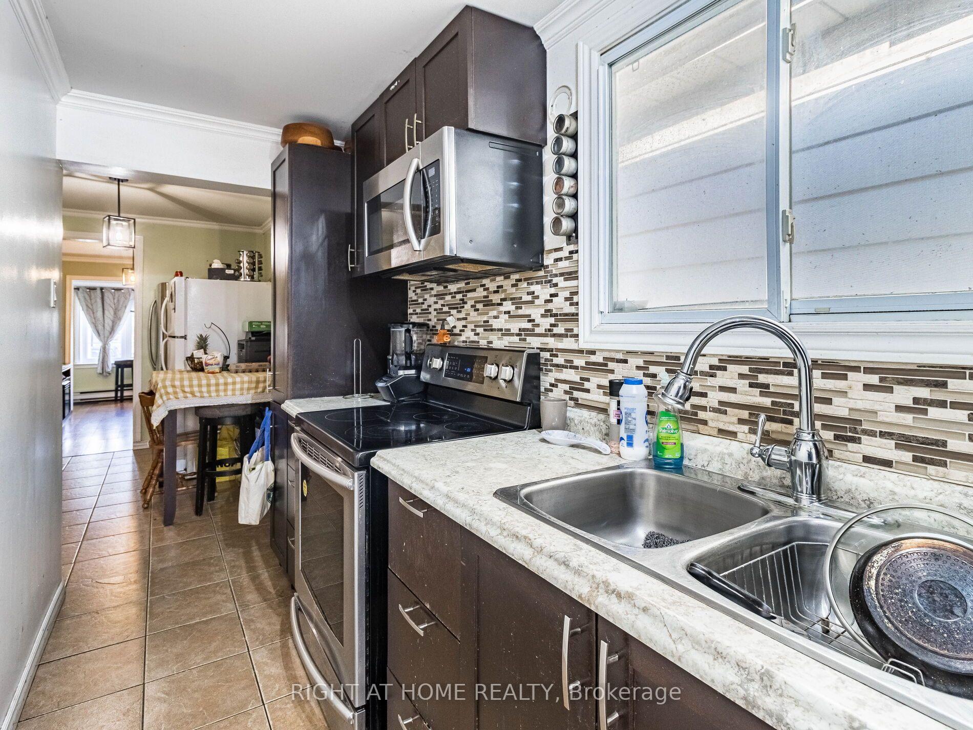 Photo 17 of 97 Twenty Ninth Street, Etobicoke, Long Branch — HOMEH