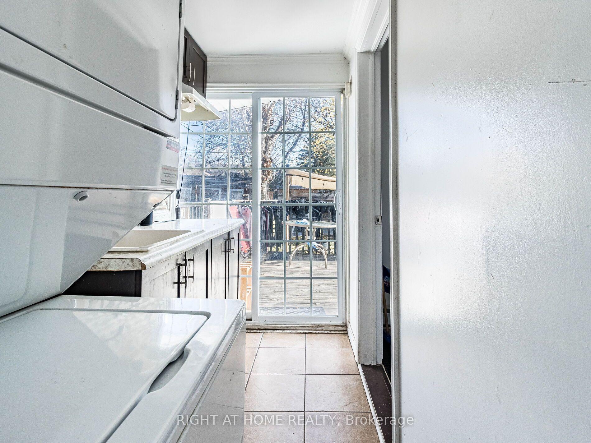 Photo 18 of 97 Twenty Ninth Street, Etobicoke, Long Branch — HOMEH