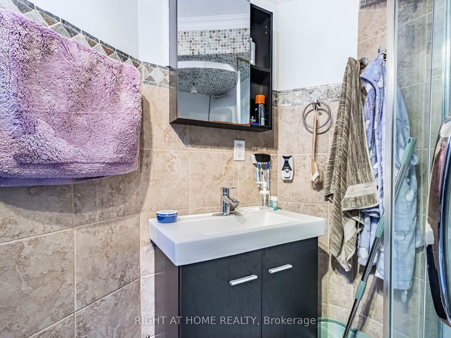 Photo 24 of 97 Twenty Ninth Street, Etobicoke, Long Branch — HOMEH