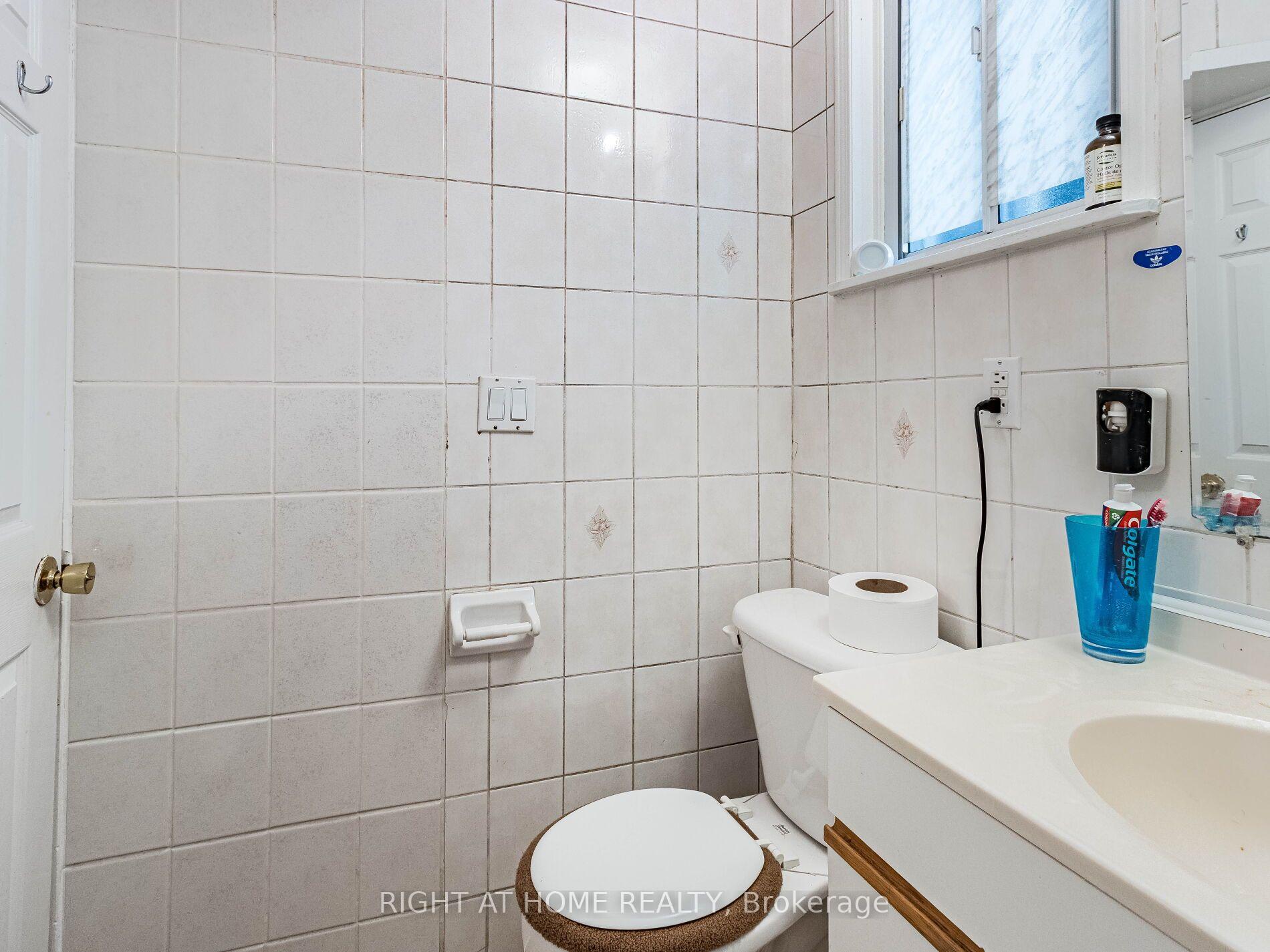Photo 29 of 97 Twenty Ninth Street, Etobicoke, Long Branch — HOMEH