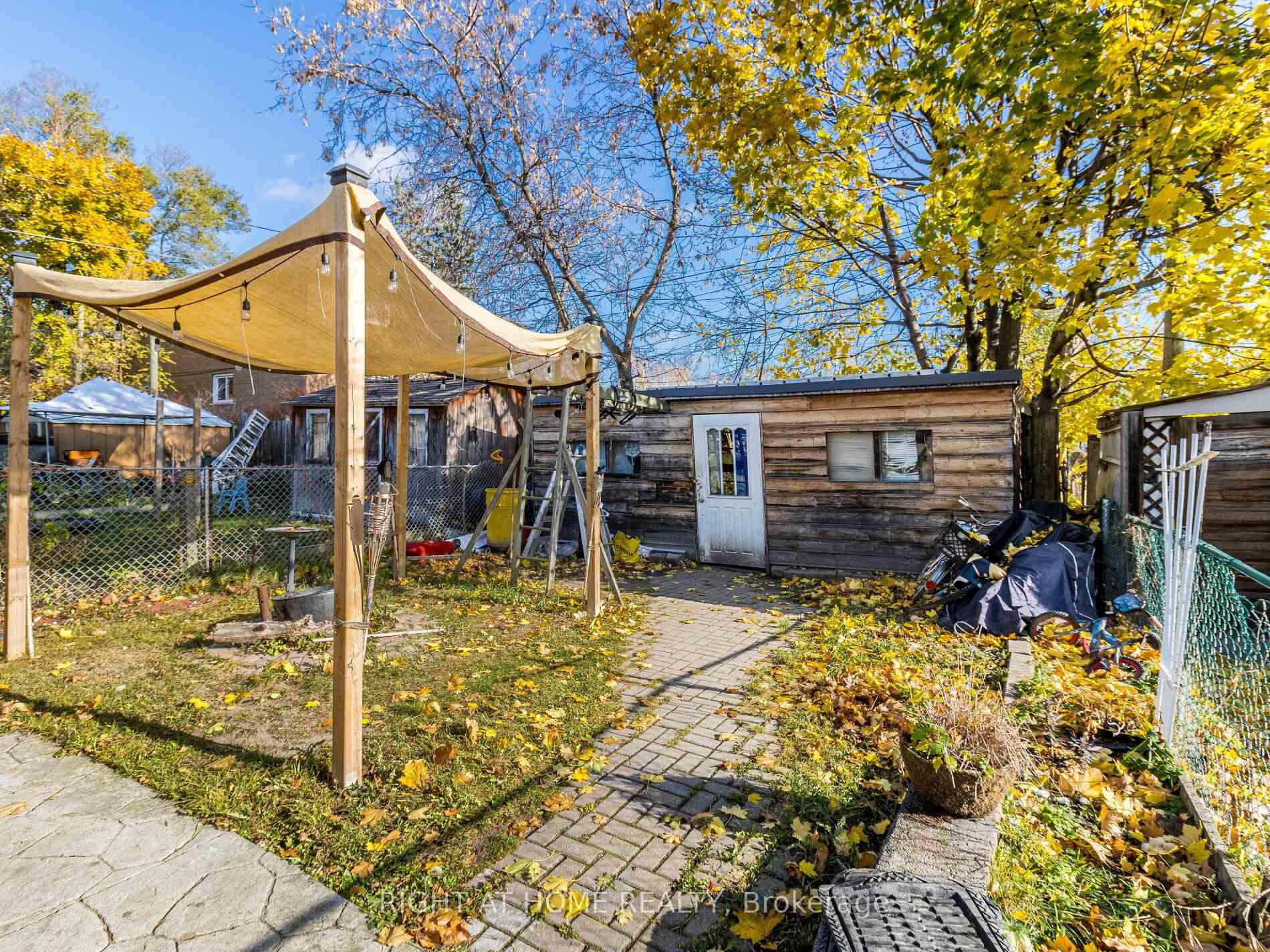 Photo 30 of 97 Twenty Ninth Street, Etobicoke, Long Branch — HOMEH