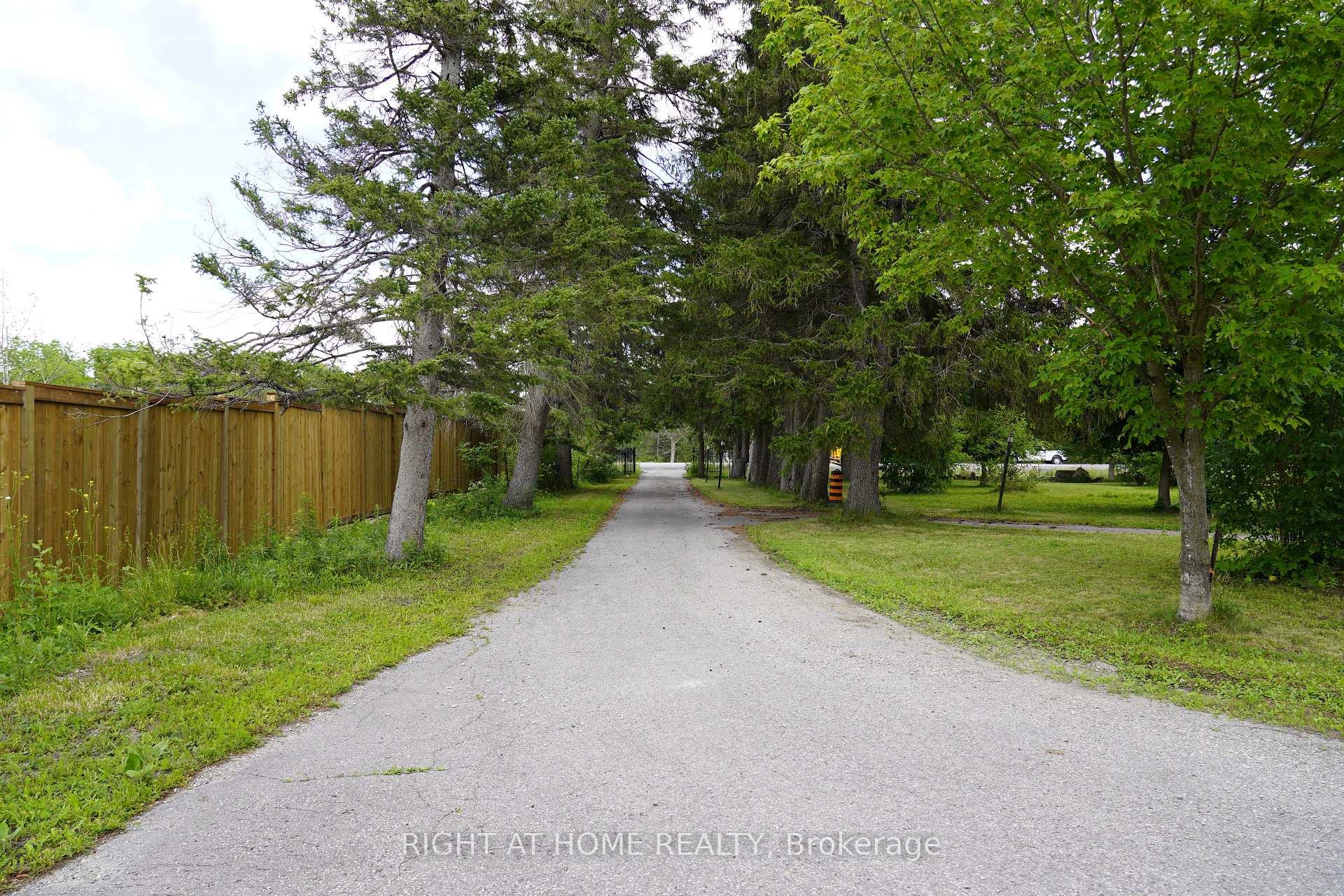 Photo of 10934 Warden Avenue