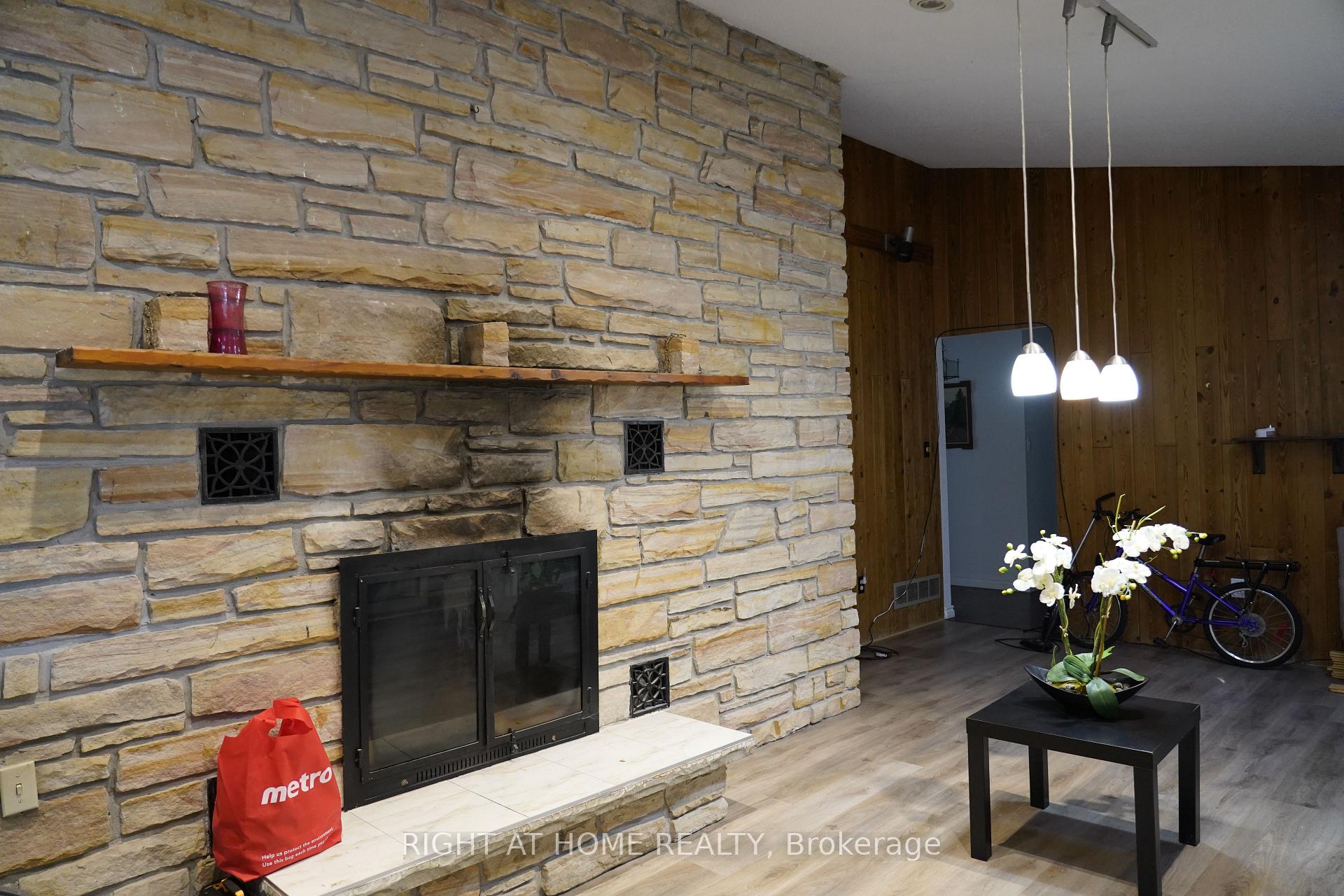 Photo 3 of 10934 Warden Avenue, Markham, Victoria Square — HOMEH
