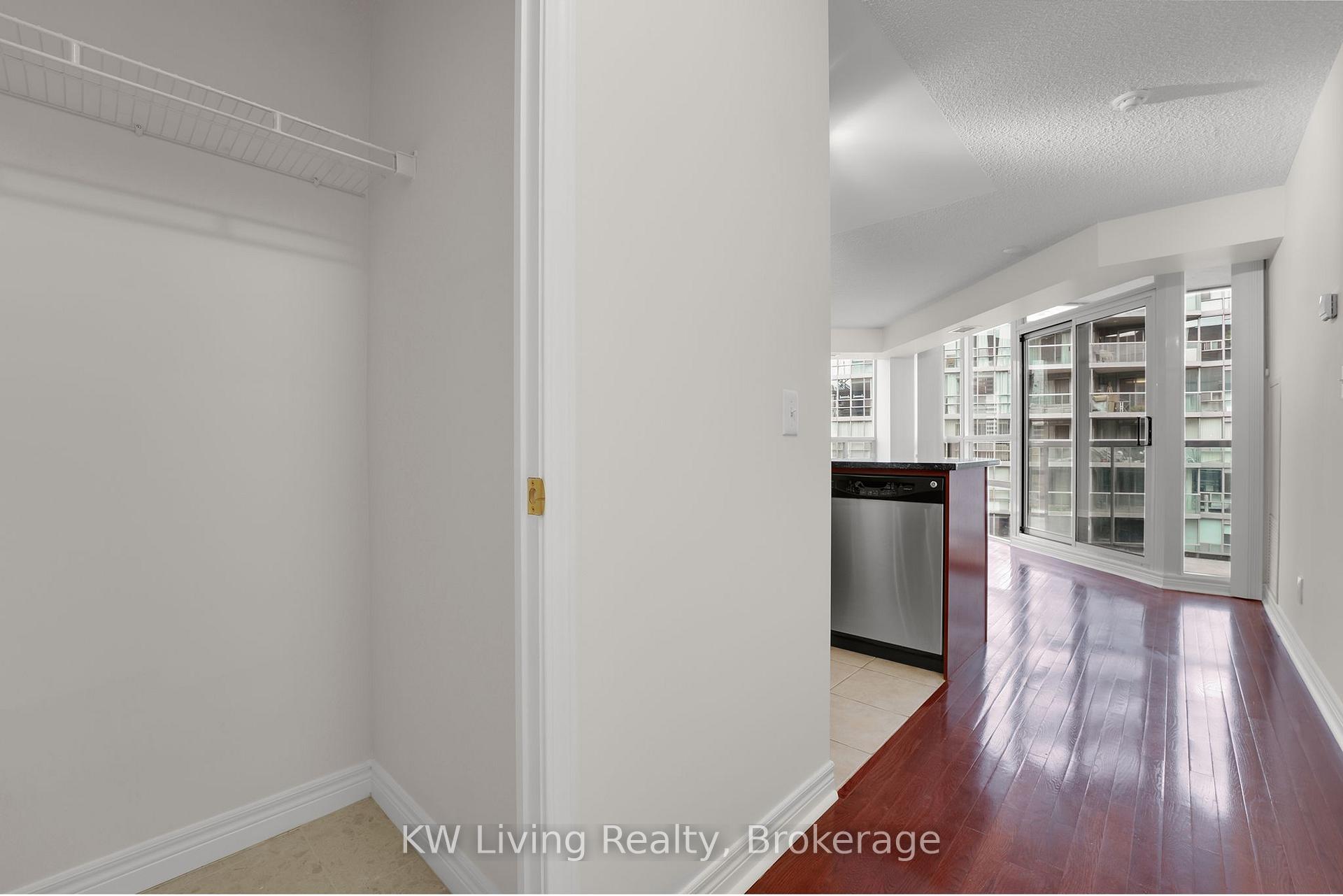 Photo 5 of Unit 1801, 51 Lower Simcoe Street, Toronto, Waterfront Communities — HOMEH